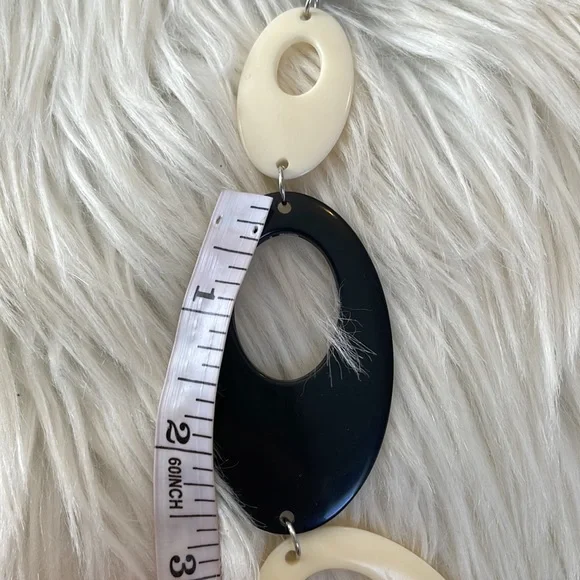 Black and white yin & Yang play dress up statement round beads plastic necklace - Picture 15 of 17